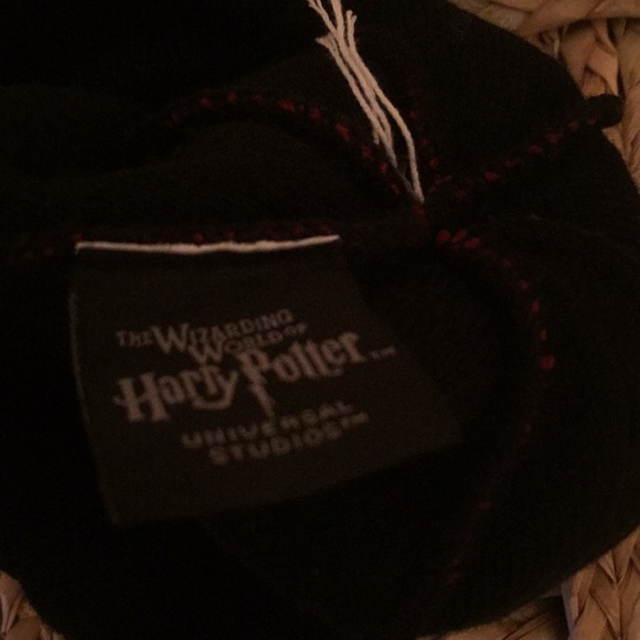 The Wizarding World of Harry Potter Beanie - Picture 5 of 6